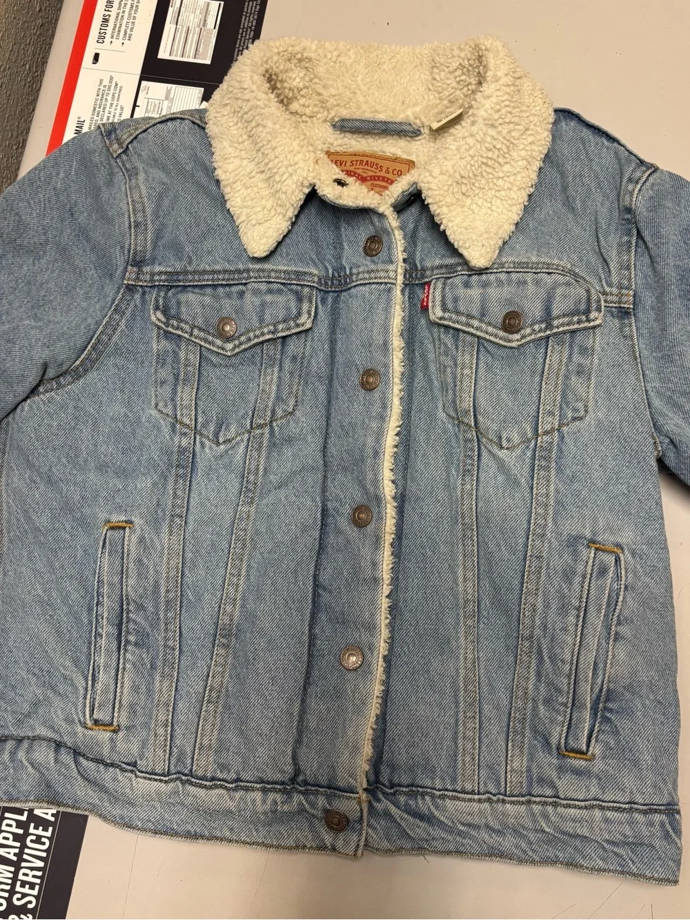 Levi's Light Blue Denim Jacket with Cream Sherpa Collar - Picture 2 of 5